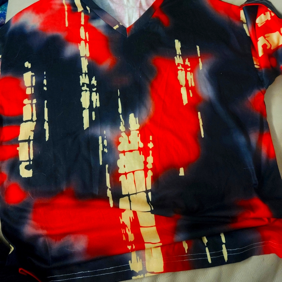 Boys Size 12-14 V-Neck, Short Sleeve Shirt.